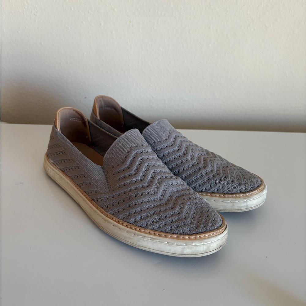 UGG Women’s Sammy slip on sneakers 8.5